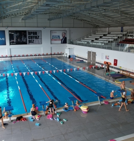 Orhan Çetin Yarı Olimpik Kapalı Yüzme Havuzu