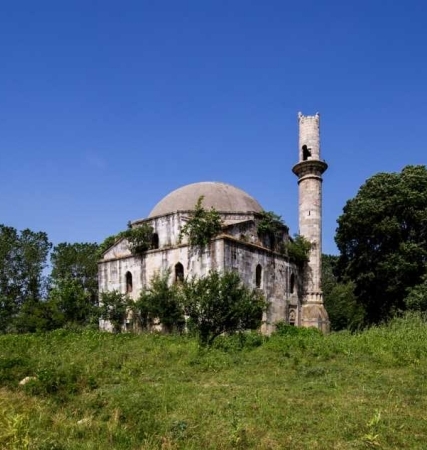 Kasım Paşa Camii ve Kadı Mezarlığı