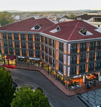 WEST DOOR HOTEL